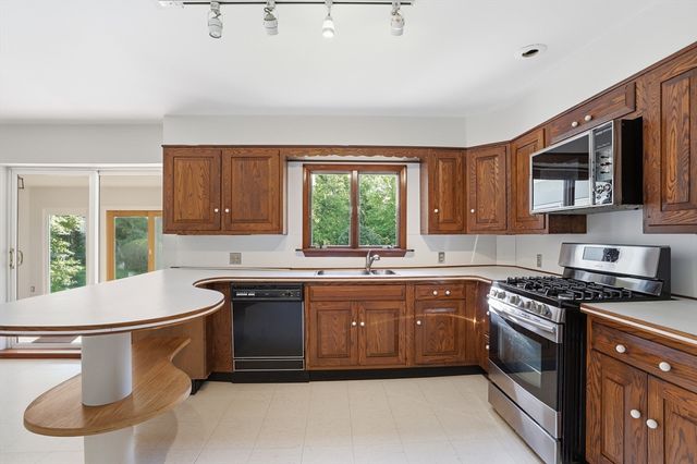 106 Bolton Rd, Harvard, MA 01451
