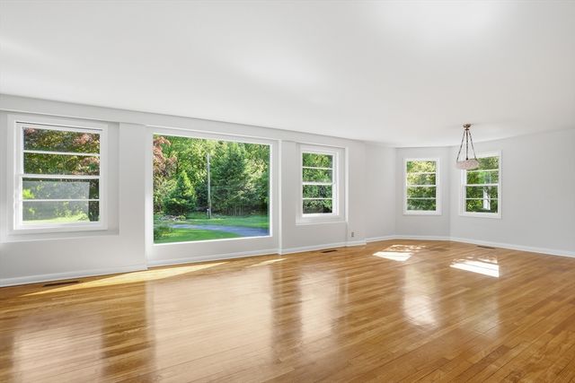 106 Bolton Rd, Harvard, MA 01451