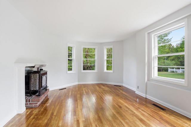 106 Bolton Rd, Harvard, MA 01451