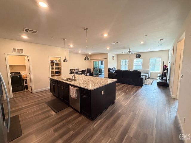 6003 Glen Rose Avenue, Bakersfield, CA 93313