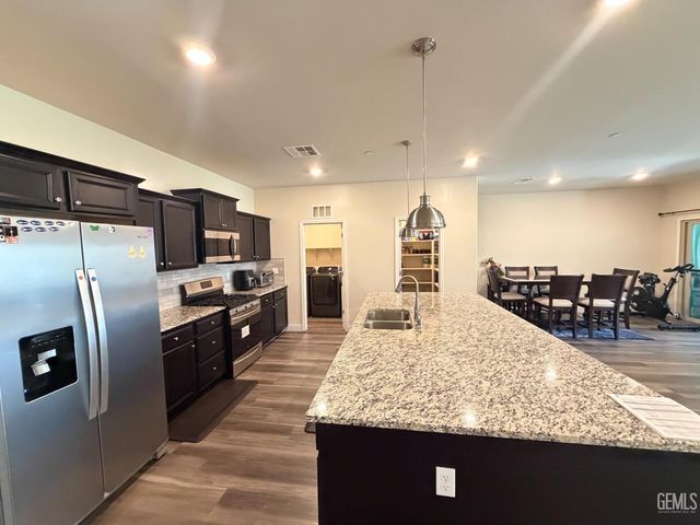 6003 Glen Rose Avenue, Bakersfield, CA 93313