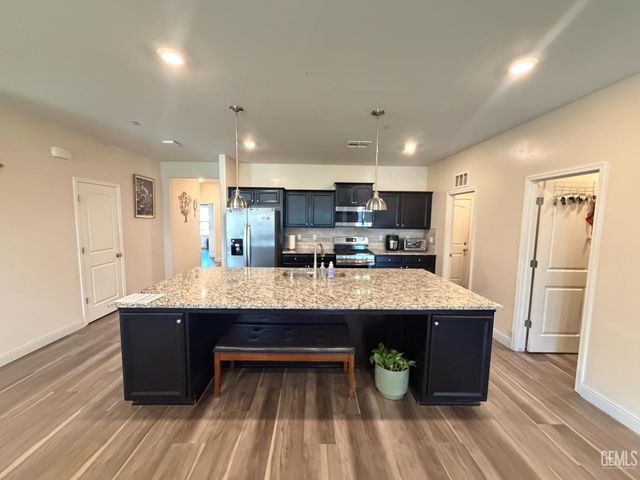 6003 Glen Rose Avenue, Bakersfield, CA 93313