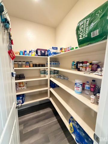 6003 Glen Rose Avenue, Bakersfield, CA 93313