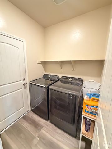 6003 Glen Rose Avenue, Bakersfield, CA 93313