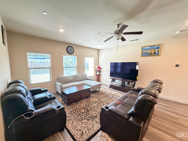 6003 Glen Rose Avenue, Bakersfield, CA 93313