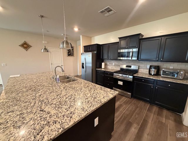 6003 Glen Rose Avenue, Bakersfield, CA 93313