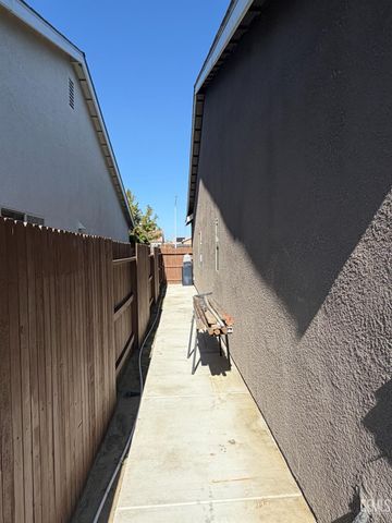 6003 Glen Rose Avenue, Bakersfield, CA 93313