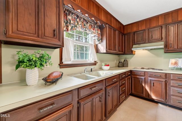 808 Chestnut Drive, Smithfield, NC 27577