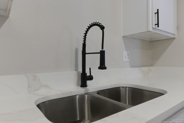 6819 Columbia Ridge, Converse, TX 78109