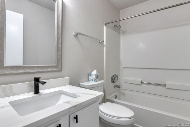 6819 Columbia Ridge, Converse, TX 78109