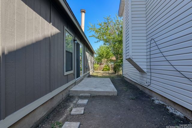 6819 Columbia Ridge, Converse, TX 78109