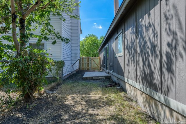 6819 Columbia Ridge, Converse, TX 78109