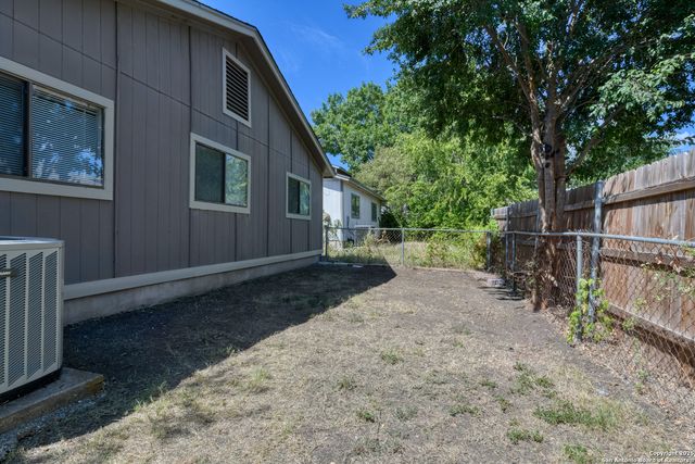 6819 Columbia Ridge, Converse, TX 78109