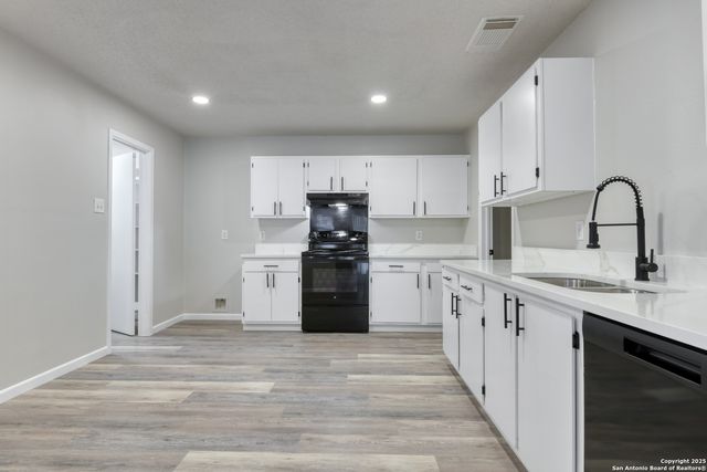 6819 Columbia Ridge, Converse, TX 78109