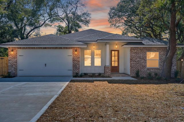 228 NE Greenbrier Circle, Fort Walton Beach, FL 32547