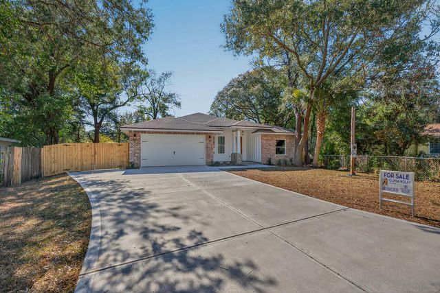 228 NE Greenbrier Circle, Fort Walton Beach, FL 32547