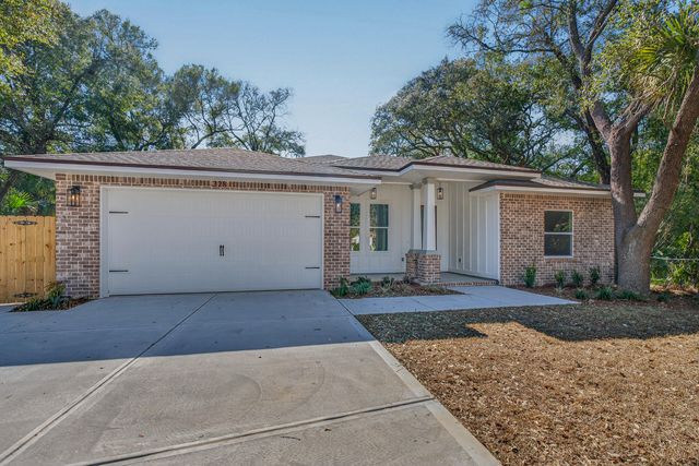 228 NE Greenbrier Circle, Fort Walton Beach, FL 32547