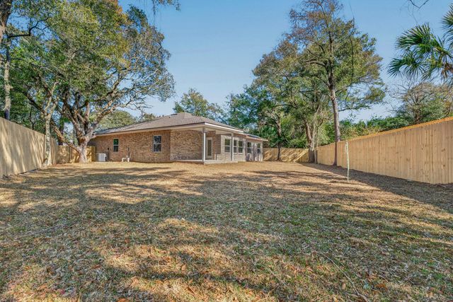 228 NE Greenbrier Circle, Fort Walton Beach, FL 32547