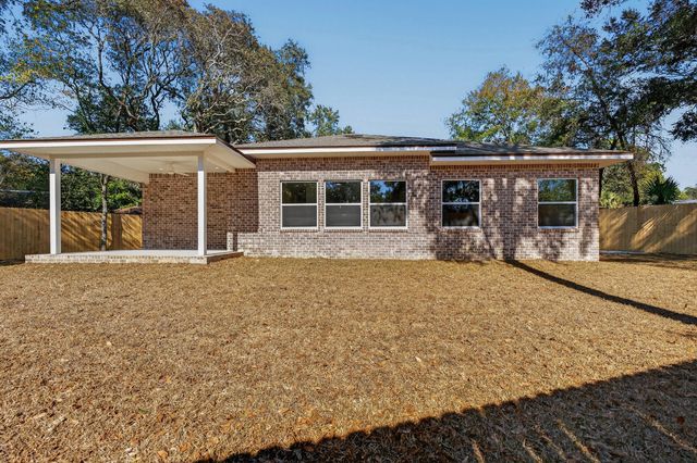 228 NE Greenbrier Circle, Fort Walton Beach, FL 32547