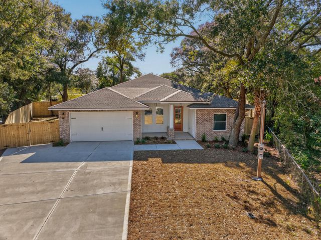 228 NE Greenbrier Circle, Fort Walton Beach, FL 32547