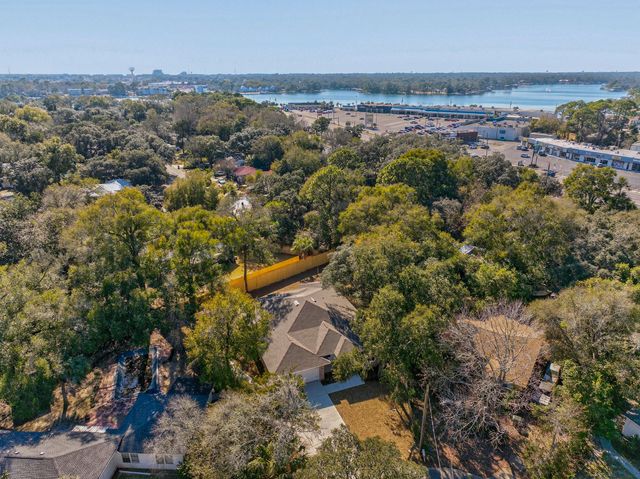 228 NE Greenbrier Circle, Fort Walton Beach, FL 32547