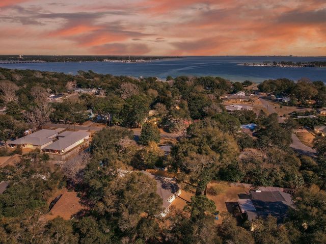 228 NE Greenbrier Circle, Fort Walton Beach, FL 32547