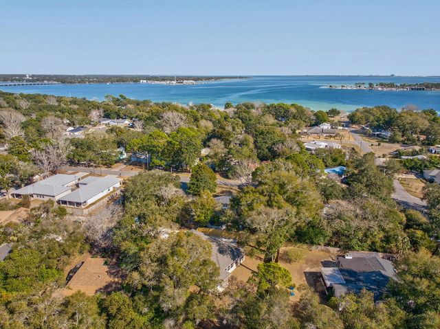 228 NE Greenbrier Circle, Fort Walton Beach, FL 32547