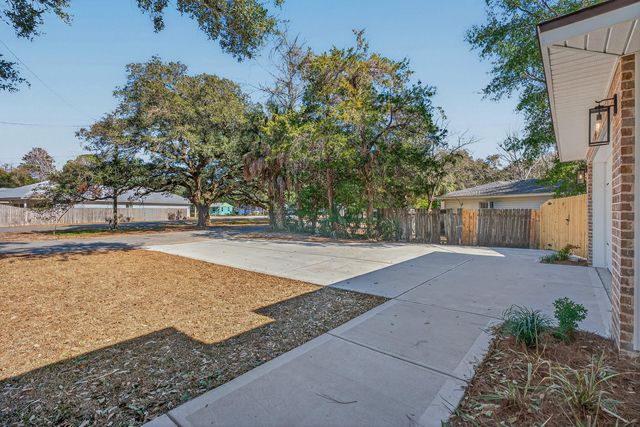 228 NE Greenbrier Circle, Fort Walton Beach, FL 32547