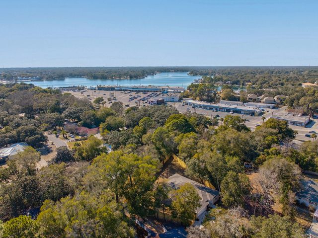 228 NE Greenbrier Circle, Fort Walton Beach, FL 32547