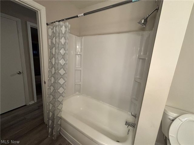 2426 Montgomery Avenue NW, Warren, OH 44485