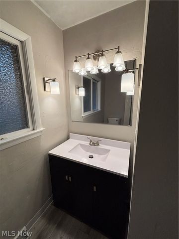 2426 Montgomery Avenue NW, Warren, OH 44485