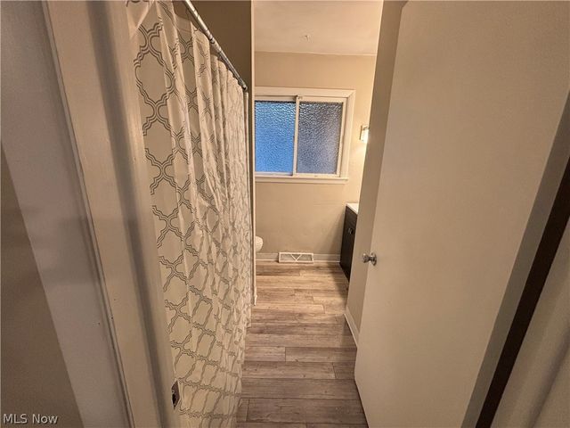 2426 Montgomery Avenue NW, Warren, OH 44485