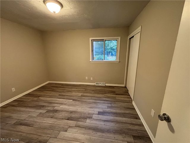 2426 Montgomery Avenue NW, Warren, OH 44485