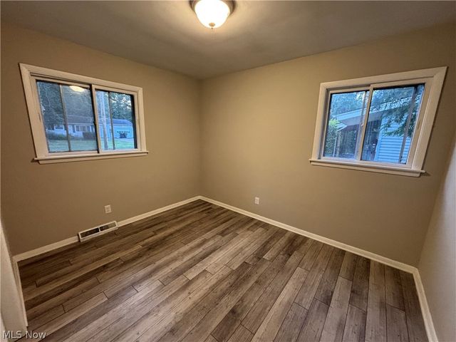 2426 Montgomery Avenue NW, Warren, OH 44485
