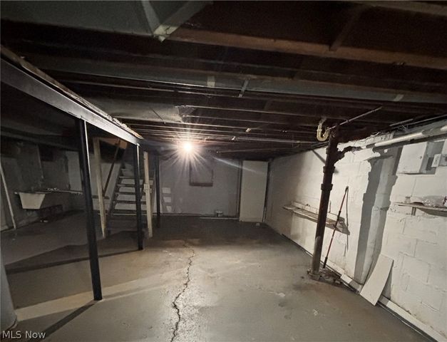 2426 Montgomery Avenue NW, Warren, OH 44485