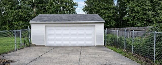 2426 Montgomery Avenue NW, Warren, OH 44485