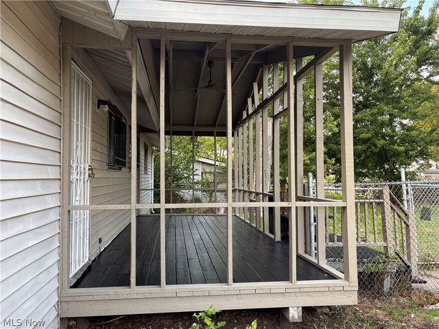 2426 Montgomery Avenue NW, Warren, OH 44485