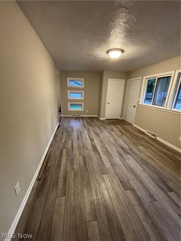 2426 Montgomery Avenue NW, Warren, OH 44485