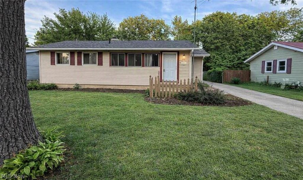 2426 Montgomery Avenue NW, Warren, OH 44485