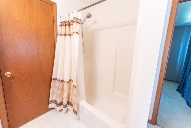 714 E Capitol DRIVE, Hartland, WI 53029