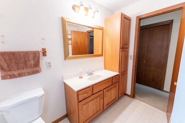 714 E Capitol DRIVE, Hartland, WI 53029