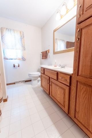 714 E Capitol DRIVE, Hartland, WI 53029