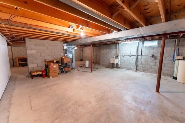 714 E Capitol DRIVE, Hartland, WI 53029