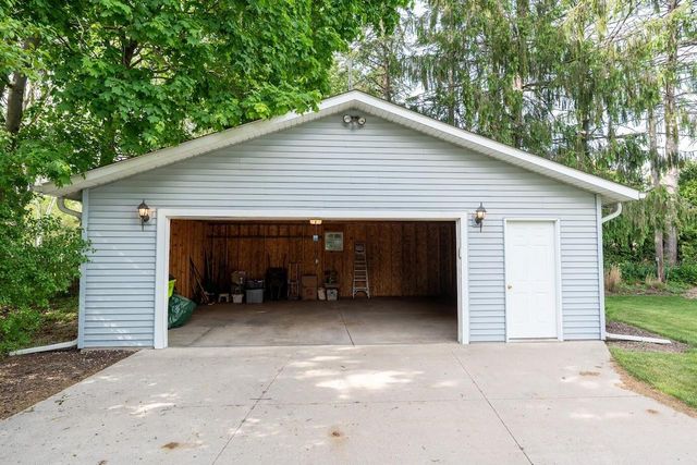 714 E Capitol DRIVE, Hartland, WI 53029