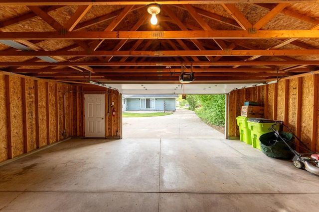 714 E Capitol DRIVE, Hartland, WI 53029