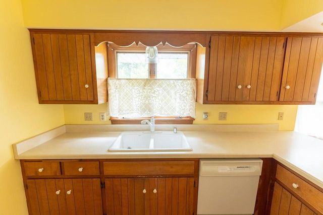714 E Capitol DRIVE, Hartland, WI 53029