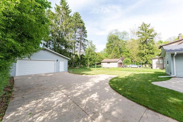 714 E Capitol DRIVE, Hartland, WI 53029