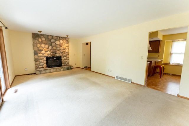 714 E Capitol DRIVE, Hartland, WI 53029