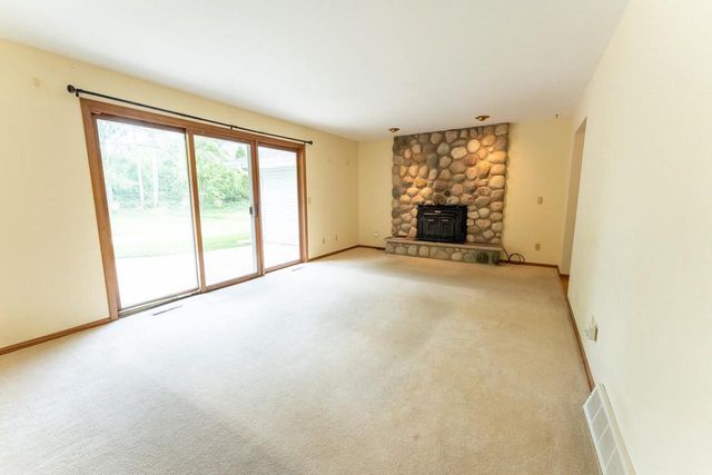 714 E Capitol DRIVE, Hartland, WI 53029