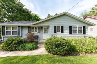 714 E Capitol DRIVE, Hartland, WI 53029